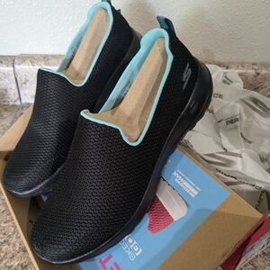 NWT Skecher's Women's Go Walk Joy Sz 11 Sneaker